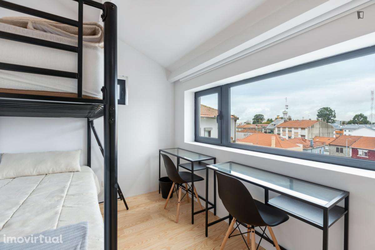 Quarto - localizado em Paranhos Porto - Grande imagem: 2/15