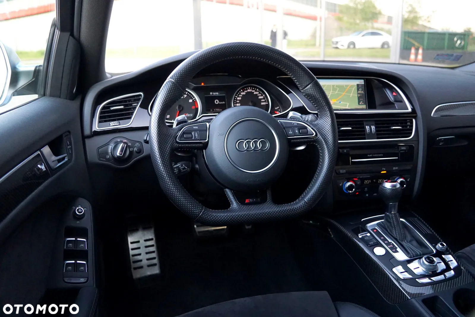 Audi RS4 Standard - 26