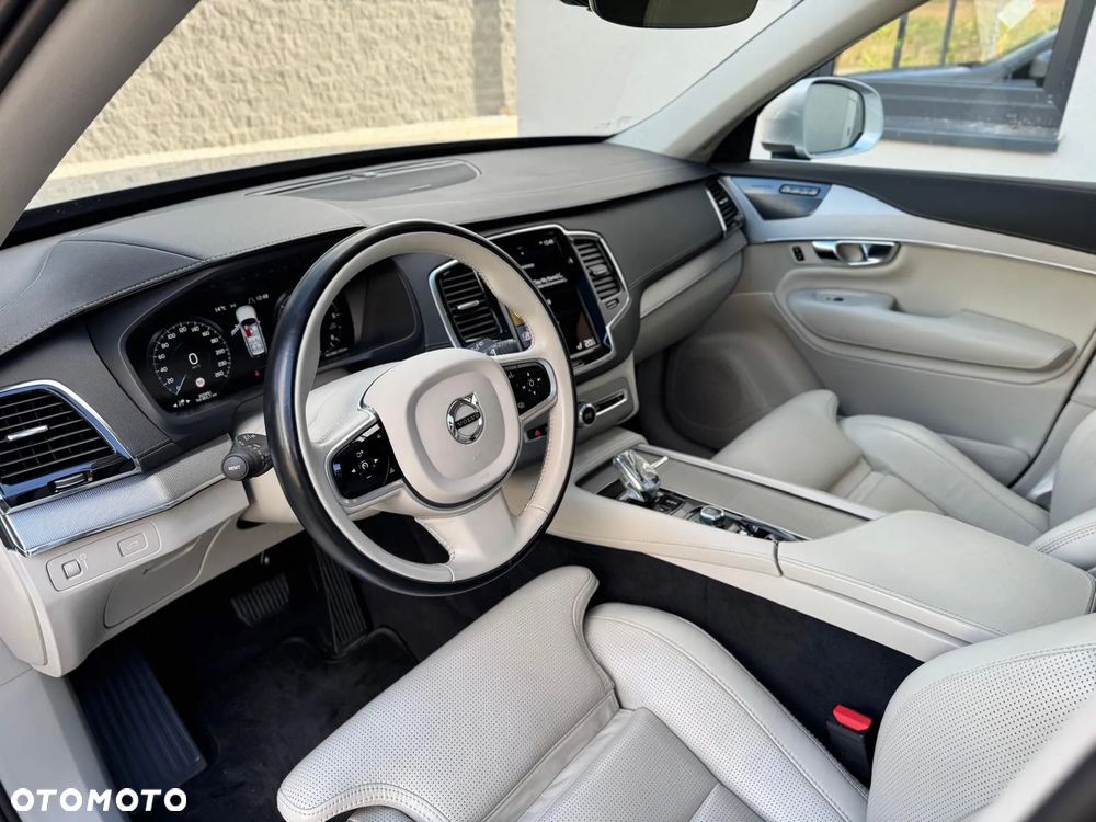Volvo XC 90 - 9