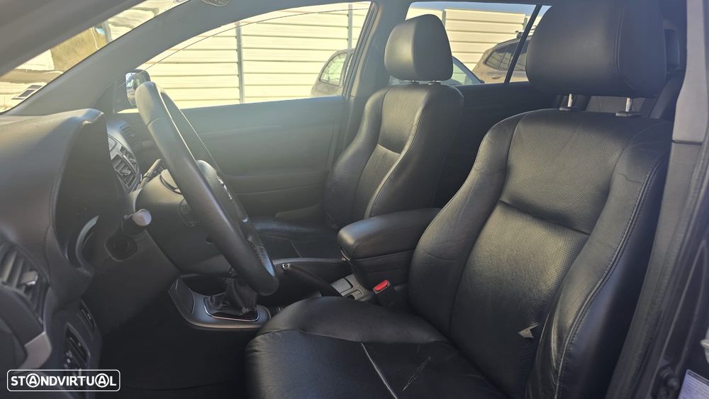Toyota Avensis SW 2.0 D-4D - 11