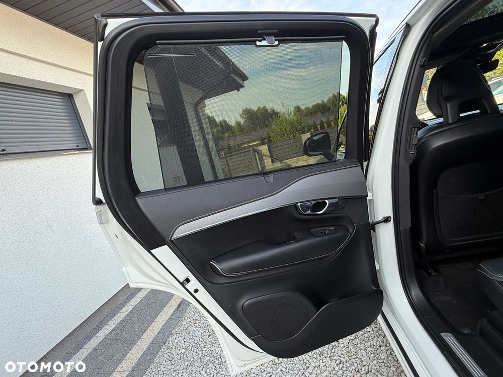 Volvo XC 90 T8 AWD Plug-In Hybrid R-Design 7os - 31