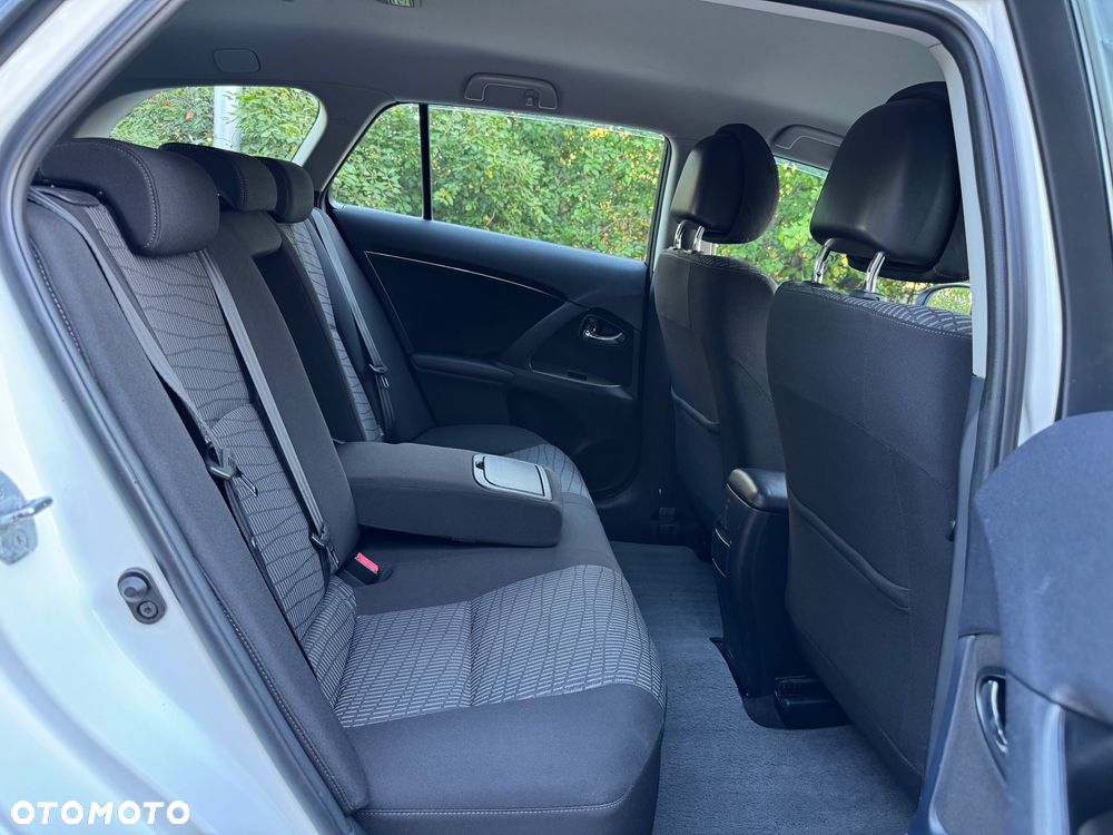Toyota Avensis 2.0 D-4D Sol plus+NAVI - 26
