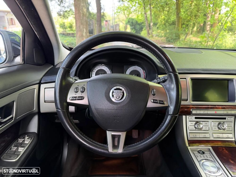 Jaguar XF 2.7 D V6 Premium Luxury - 20