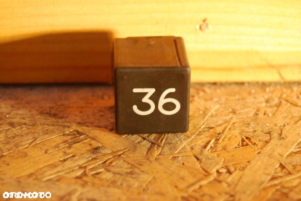 PRZEKAŹNIK "36" 3A0951307 1.9 TDI VW GOLF III - 3