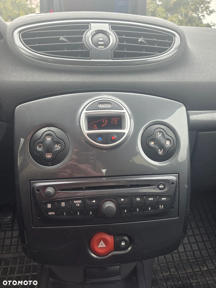 Renault Clio - 11