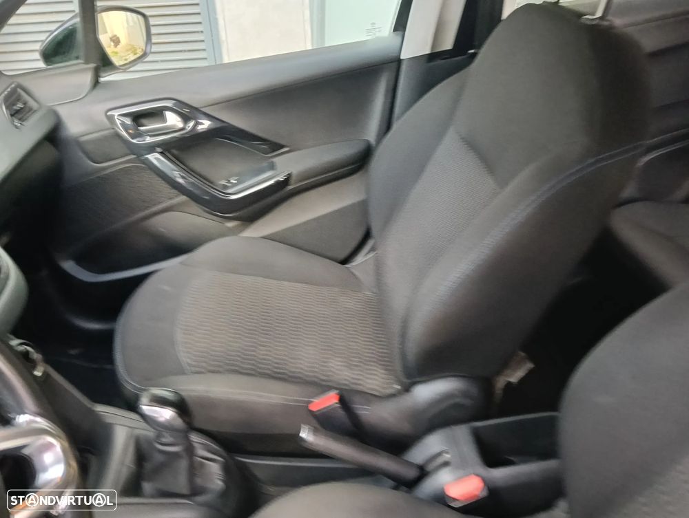 Peugeot 208 1.2 PureTech Style - 13