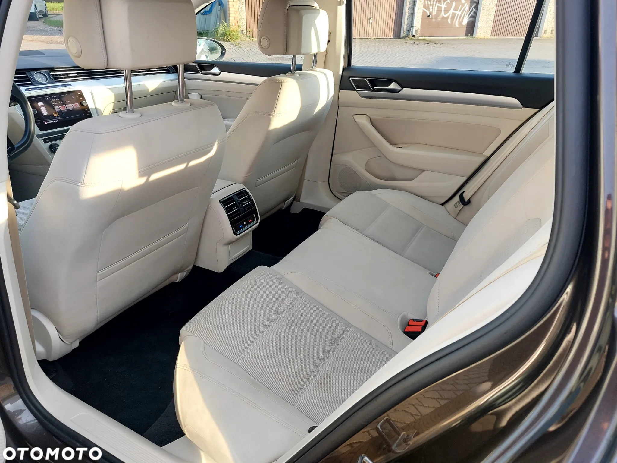 Volkswagen Passat 1.6 TDI BMT Comfortline - 21