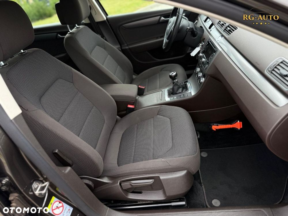 Volkswagen Passat - 38