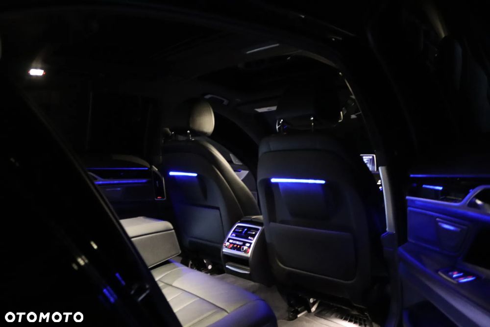 BMW Seria 7 740Li - 29