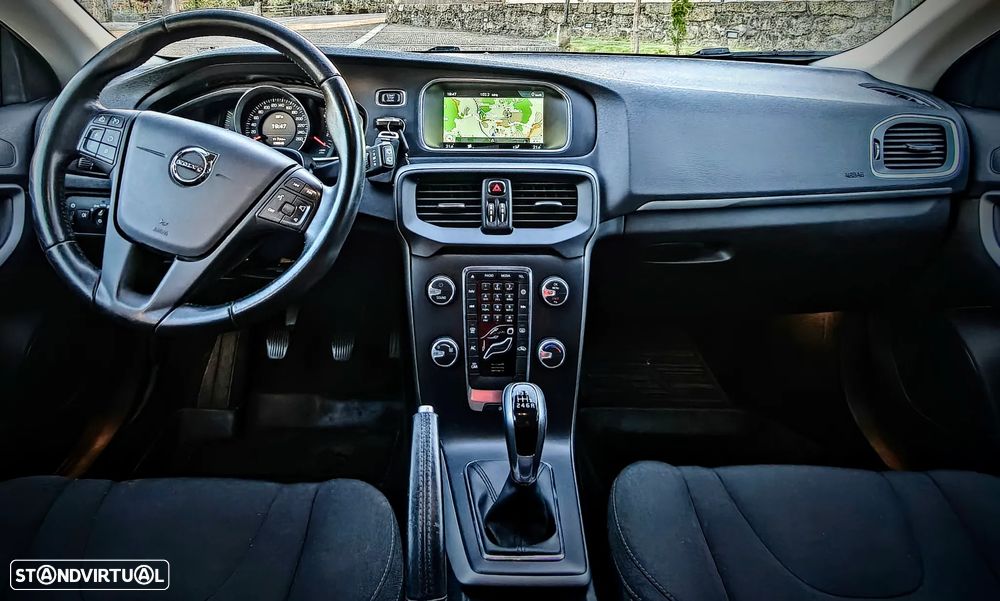 Volvo V40 D3 Momentum - 13