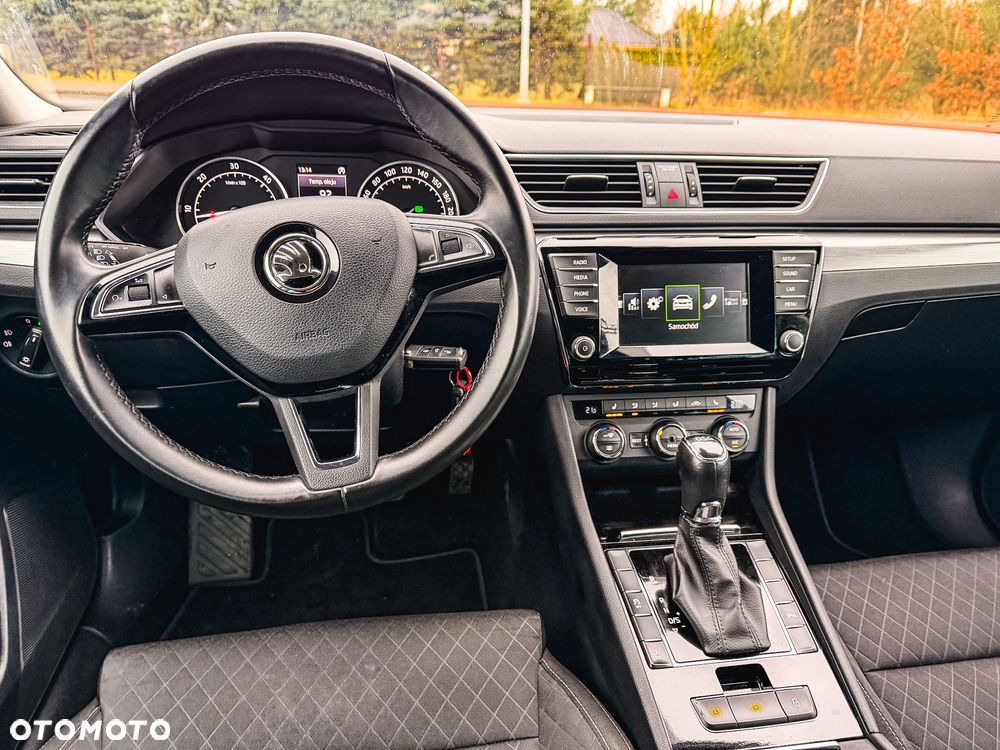 Skoda Superb 2.0 TDI DSG Ambition - 32