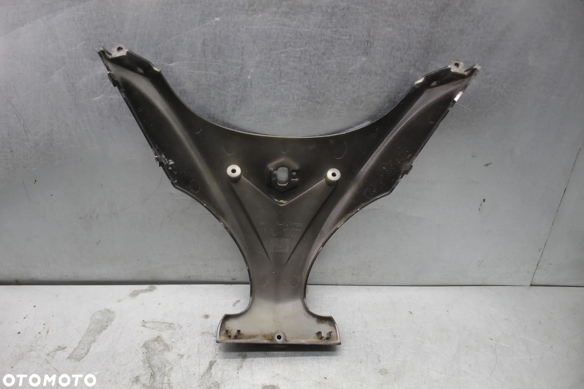 Piaggio X9 500 06r Evolution Nosek krawat owiewka - 2