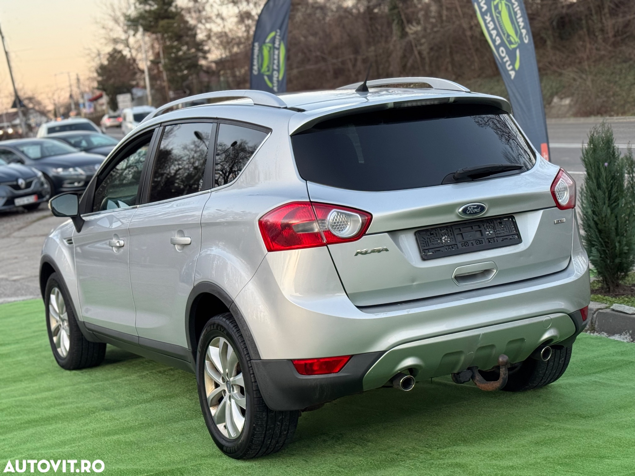 Ford Kuga 2.0 TDCi 4WD Powershift Titanium - 4