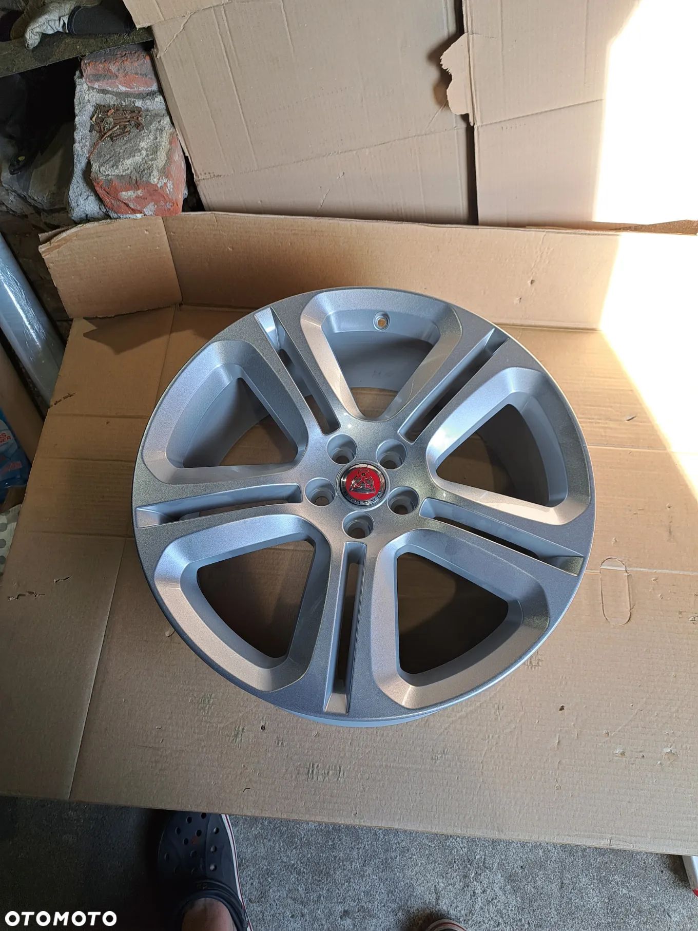 Felga Aluminiowa Jaguar F-PACE X761 20 Cali 8.5Jx20 CH ET 45 HK83-1007-GA T4A2308 STYLE 5036 5 SPLIT-SPOKE GLOSS SPARKLE SILVER - 1