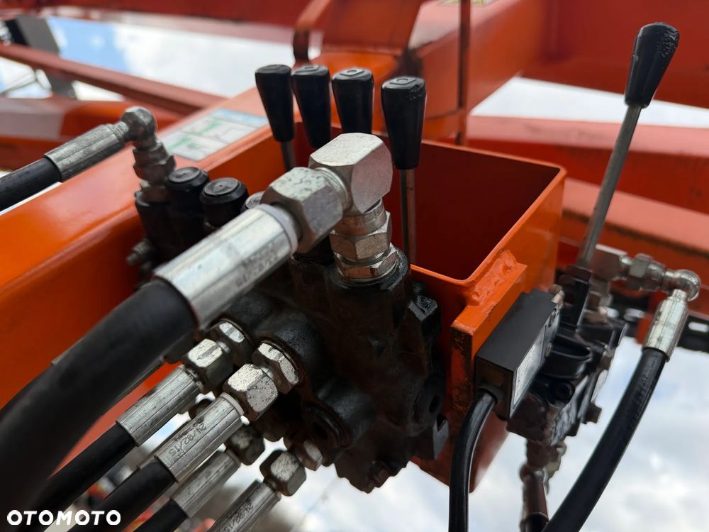 Nifty 170 HAC Zwyżka koszowa 17 metrów Podnośnik. jak Nowa z salonu 2016rok. PRĄD 230v. 4sekcje sterowania na dole Nowy model! Z komuny Norweskiej. Używana była 1 raz do roku. Serwisowana w DEKRA do końca  OKAZJA. Zwyżka Obrotowa. Poziomowanie kosza. Pełna Hydraulika. - 38