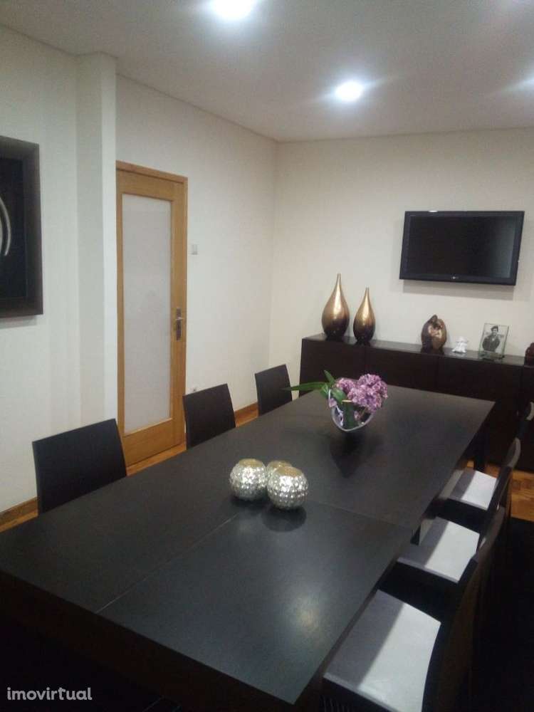 Oportunidade de negócio - Moradia com comércio em S. João da Madeira - Grande imagem: 3/24