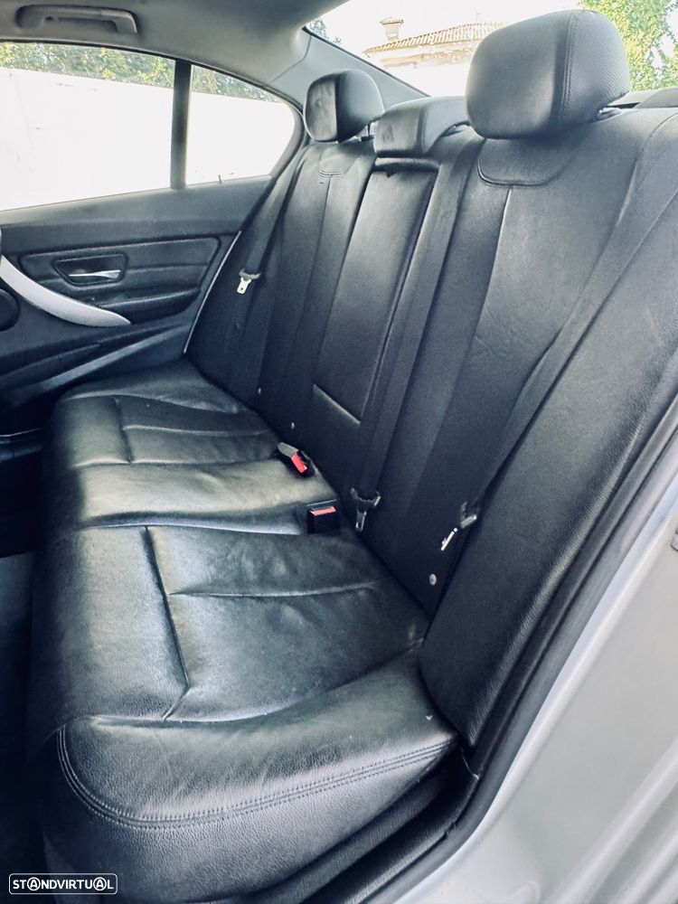 BMW 320 d Pack M - 14