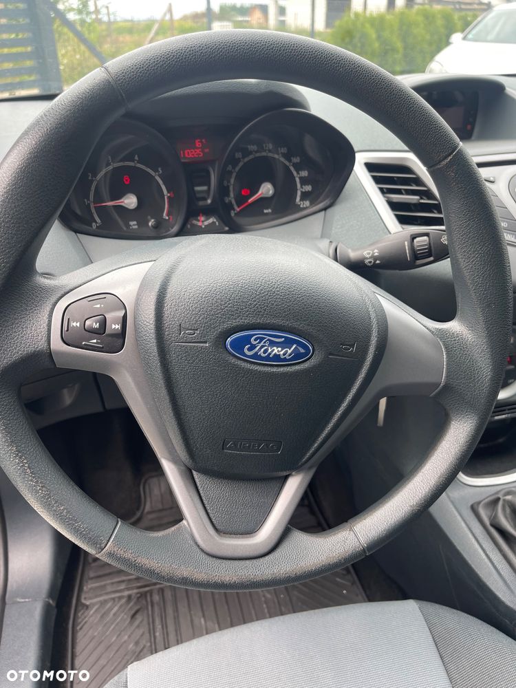 Ford Fiesta 1.25 Ghia - 30