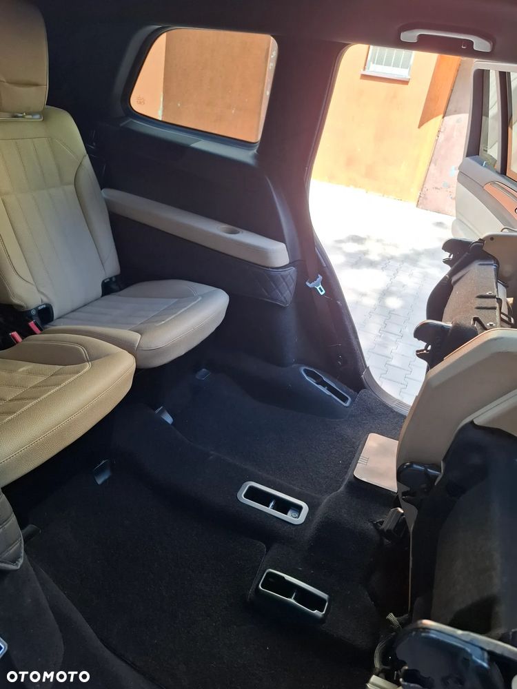 Mercedes-Benz GLS - 27