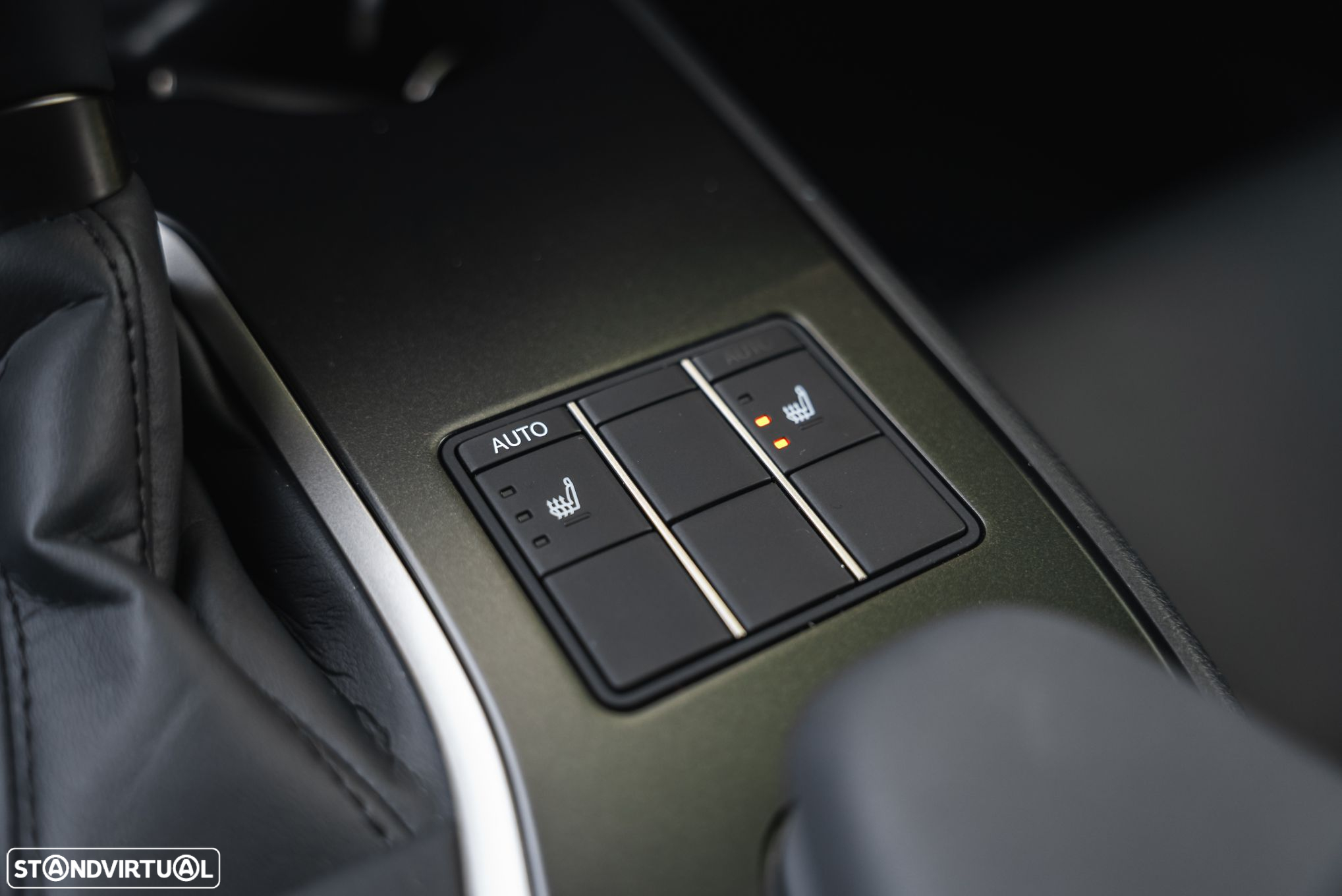 Lexus UX 250h Sport (Ecrã 12.3) - 30