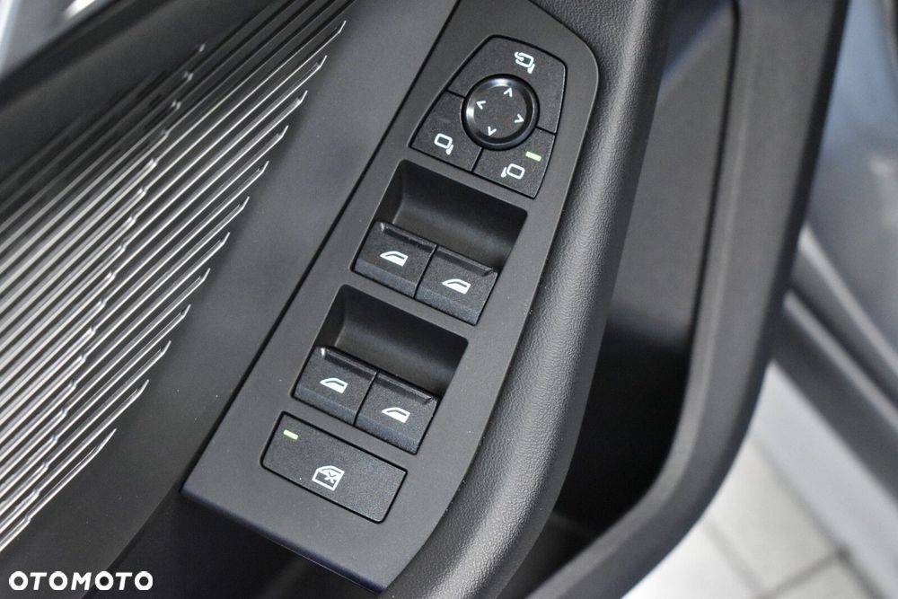 BMW Seria 2 220i mHEV - 8