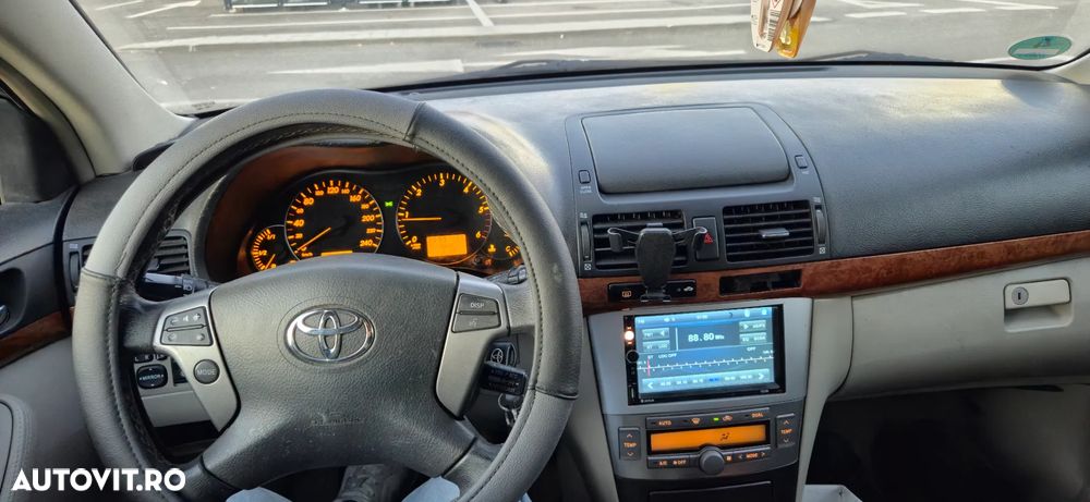Toyota Avensis 2.2 D-4D Station Wagon Sol - 8