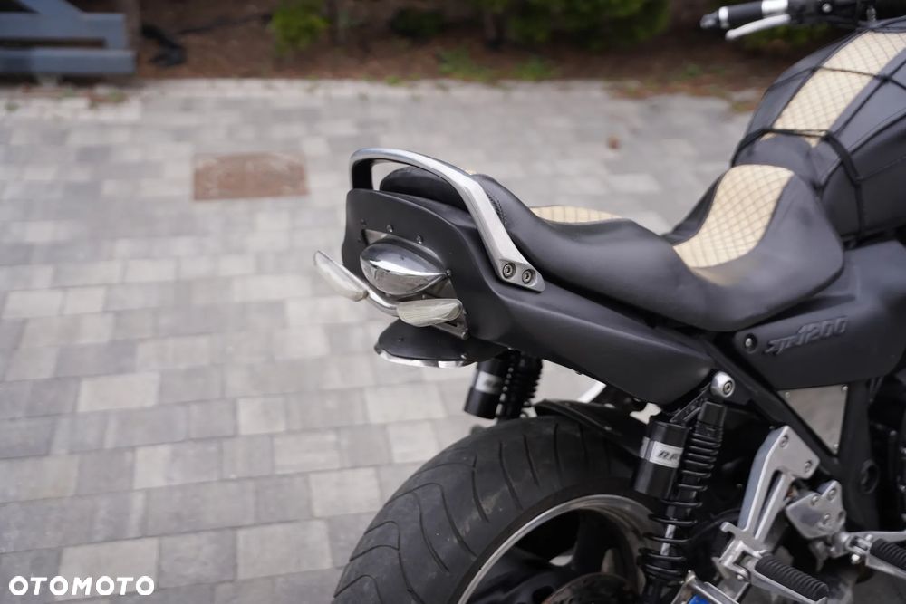 Yamaha XJR - 10