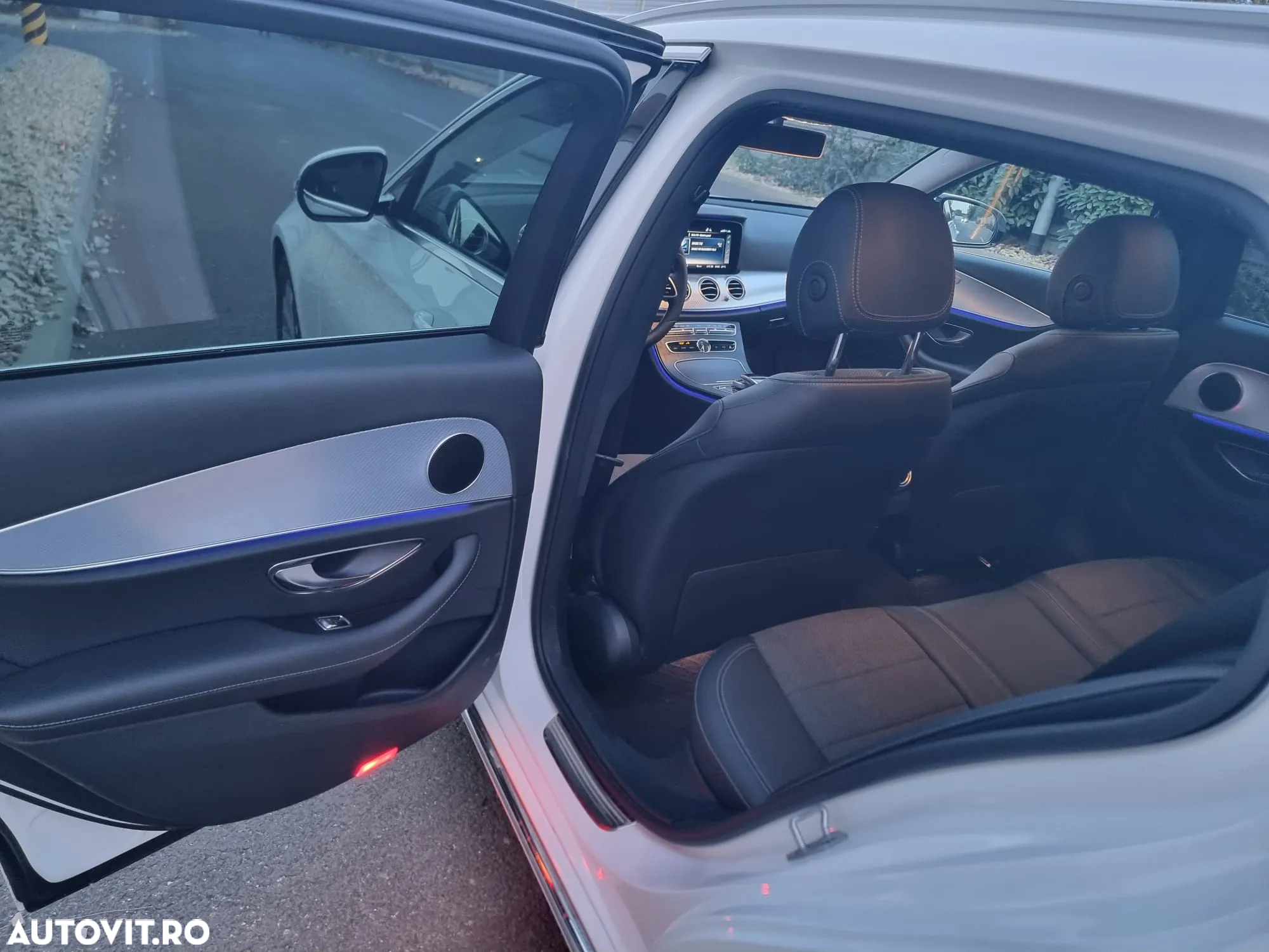 Mercedes-Benz E 220 d T 9G-TRONIC Avantgarde - 21