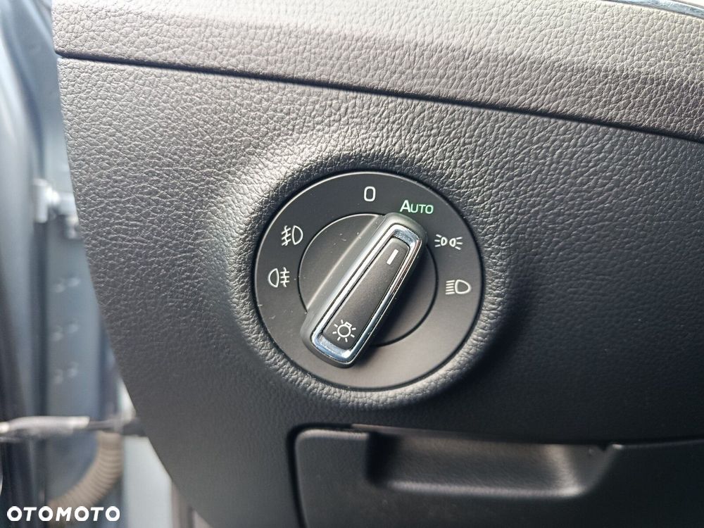 Skoda Superb 2.0 TDI L&K DSG - 17