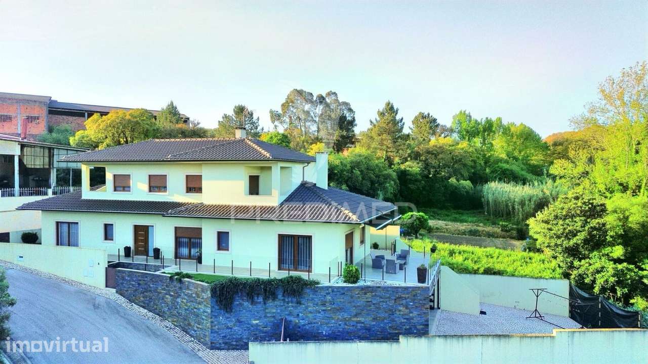 Moradia de luxo V4,  localizada em Amiais de Baixo / Santarém - Grande imagem: 3/40