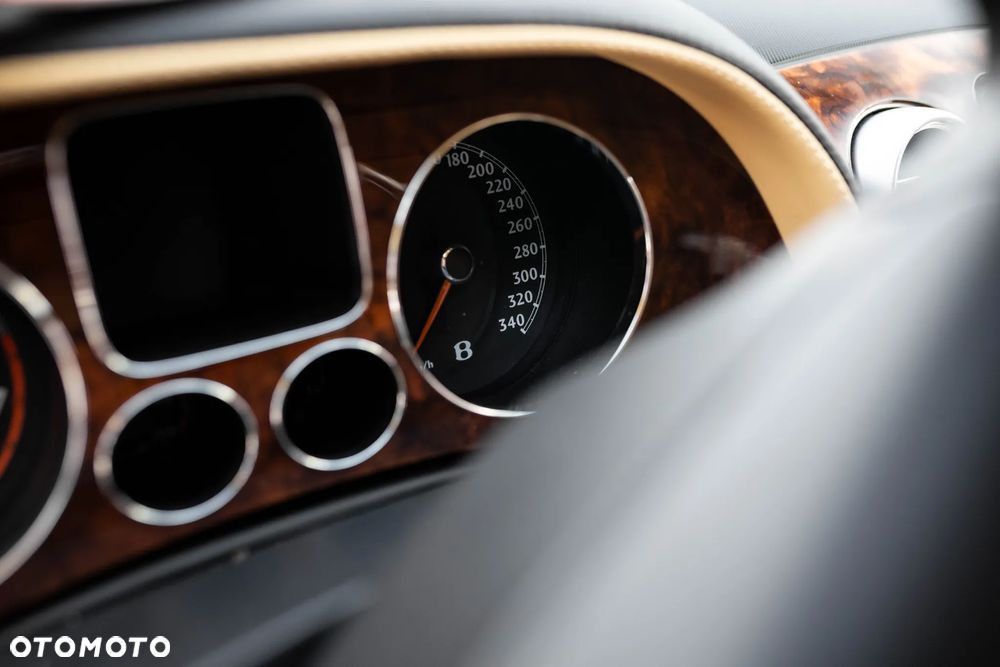 Bentley Flying Spur - 14