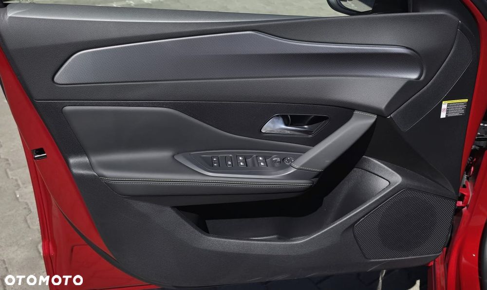 Peugeot 308 1.2 mHEV GT S&S e-DCS6 - 15