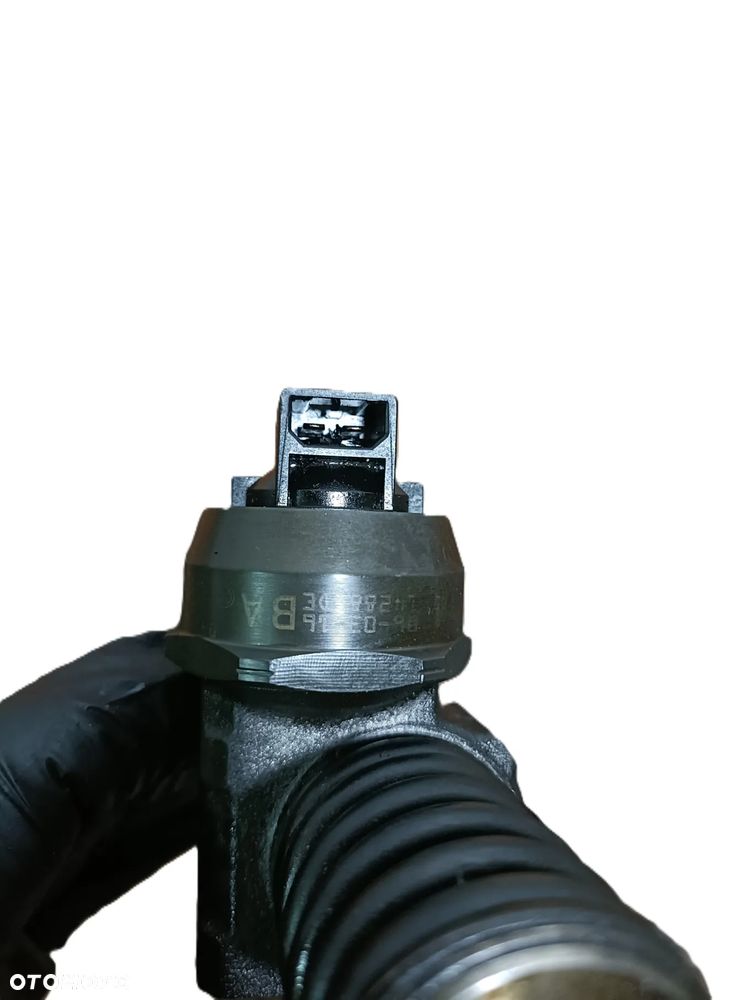 * VOLKSWAGEN GOLF V 03-09 r. 1,9 TDI POMPOWTRYSKI wtryskiwacze 0414720215 - 4