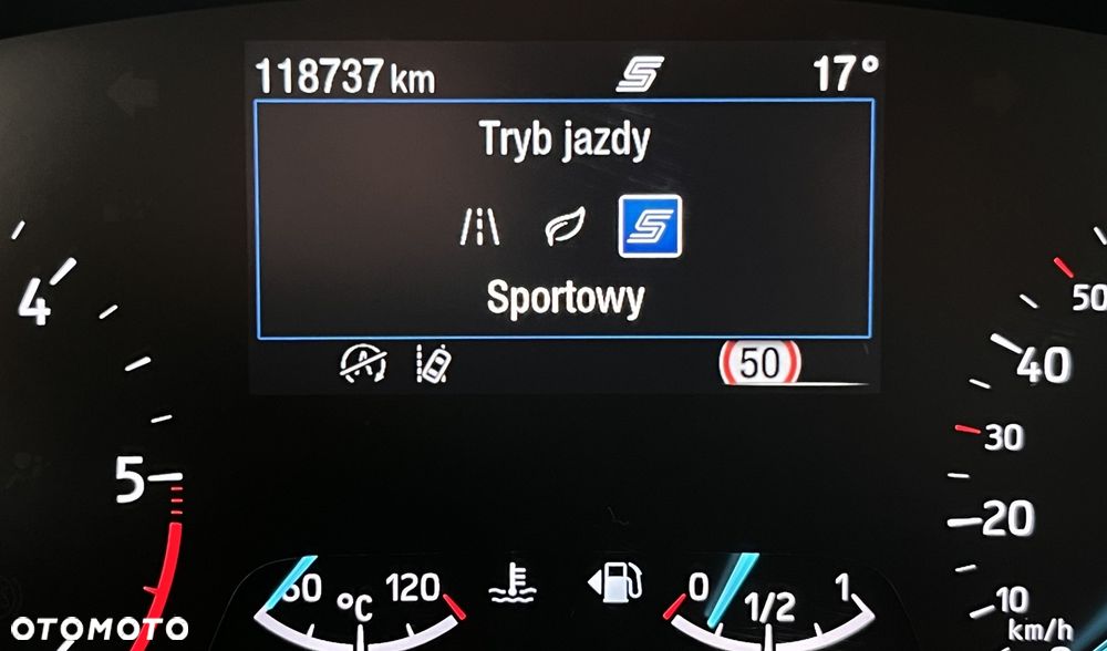 Ford Focus 1.5 EcoBlue Start-Stopp-System TITANIUM - 11