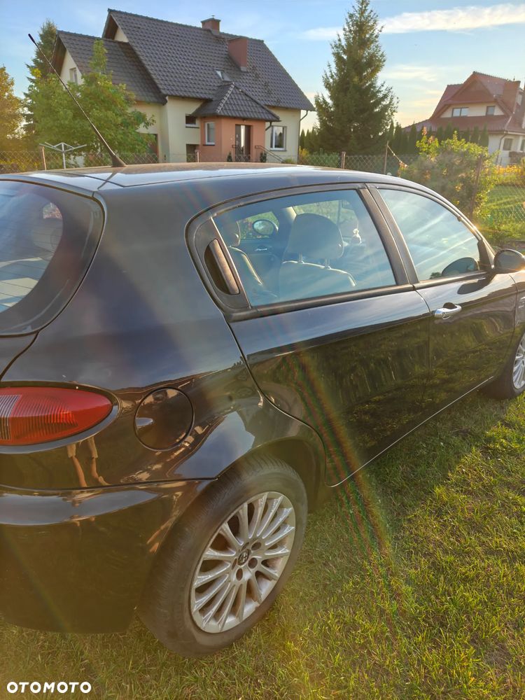 Alfa Romeo 147 1.9 JTD 16V Distinctive - 6