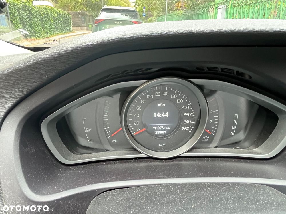 Volvo V40 Cross Country - 6