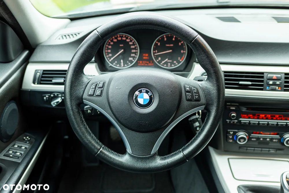 BMW Seria 3 318i Edition Sport - 4