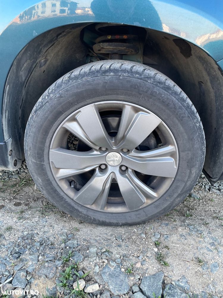 Peugeot 2008 1.2 PureTech Turbo S&S Active - 6