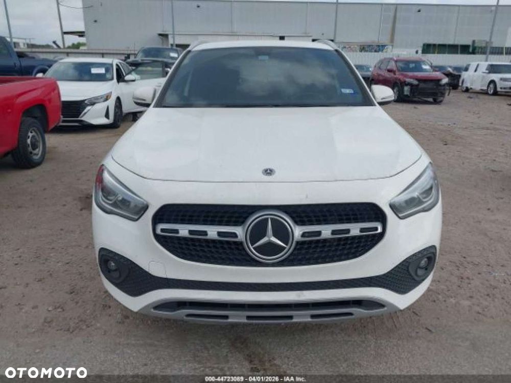 Mercedes-Benz GLA - 3