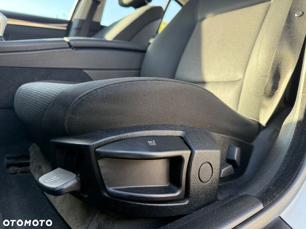BMW Seria 5 523i - 18