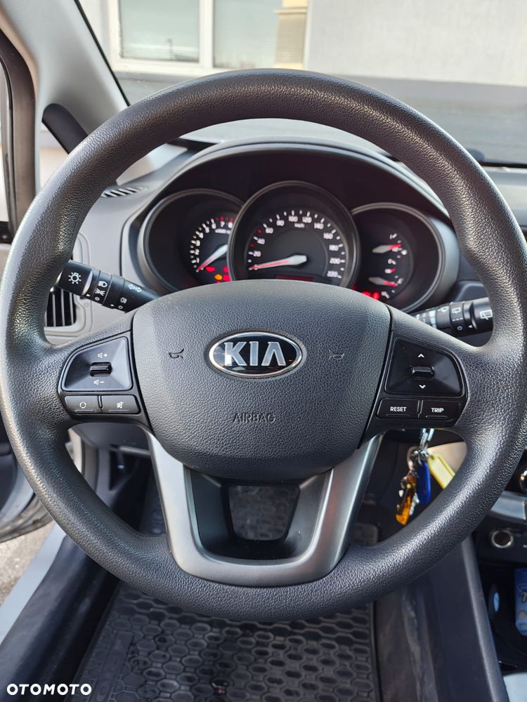 Kia Rio 1.2 L - 28