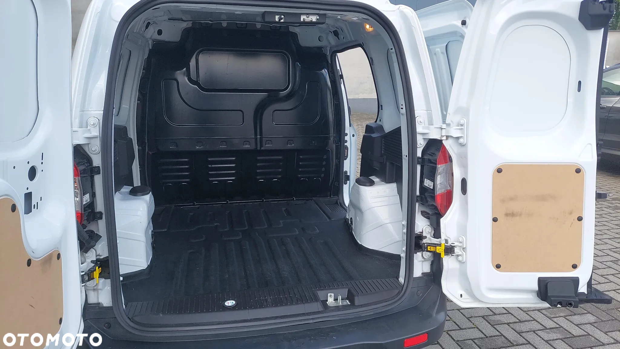 Ford Courier - 13