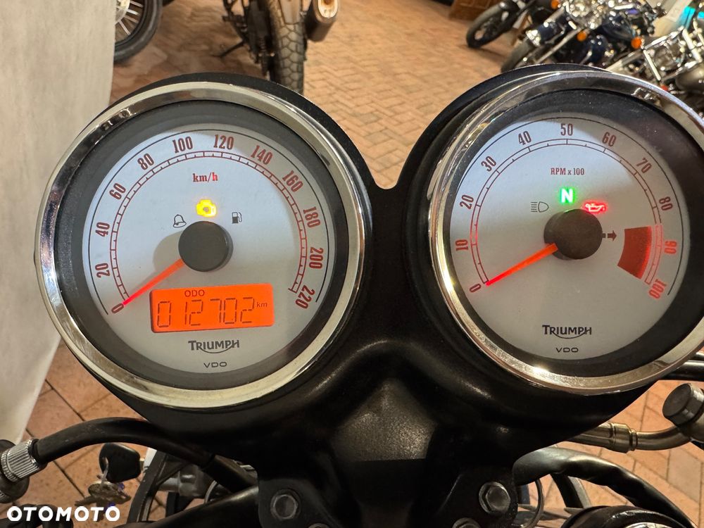 Triumph Thruxton - 7