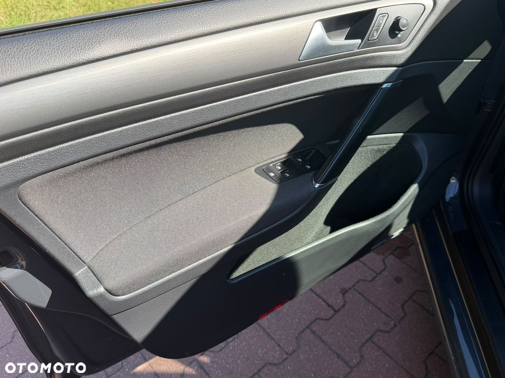 Volkswagen Golf 2.0 TDI SCR Comfortline - 15