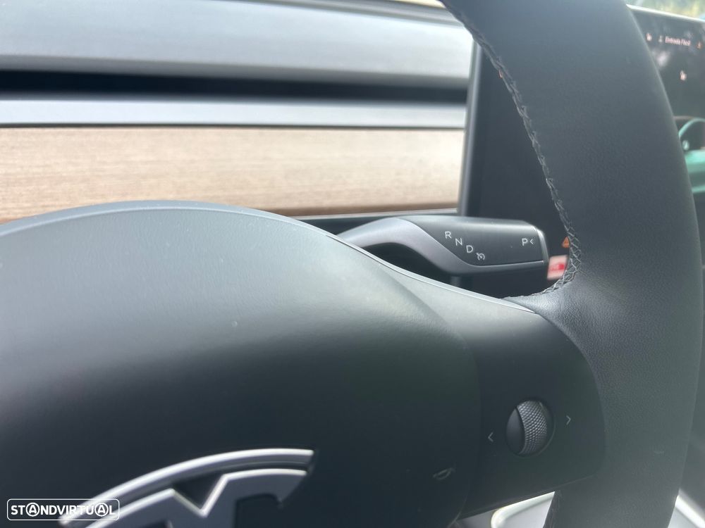 Tesla Model Y Long Range Dual Motor AWD - 14