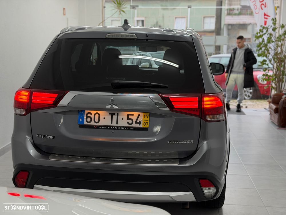 Mitsubishi Outlander 2.2 DI-D Instyle Navi Black Edition - 12