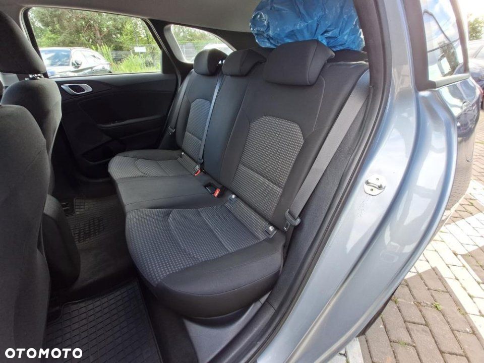 Kia Ceed - 12