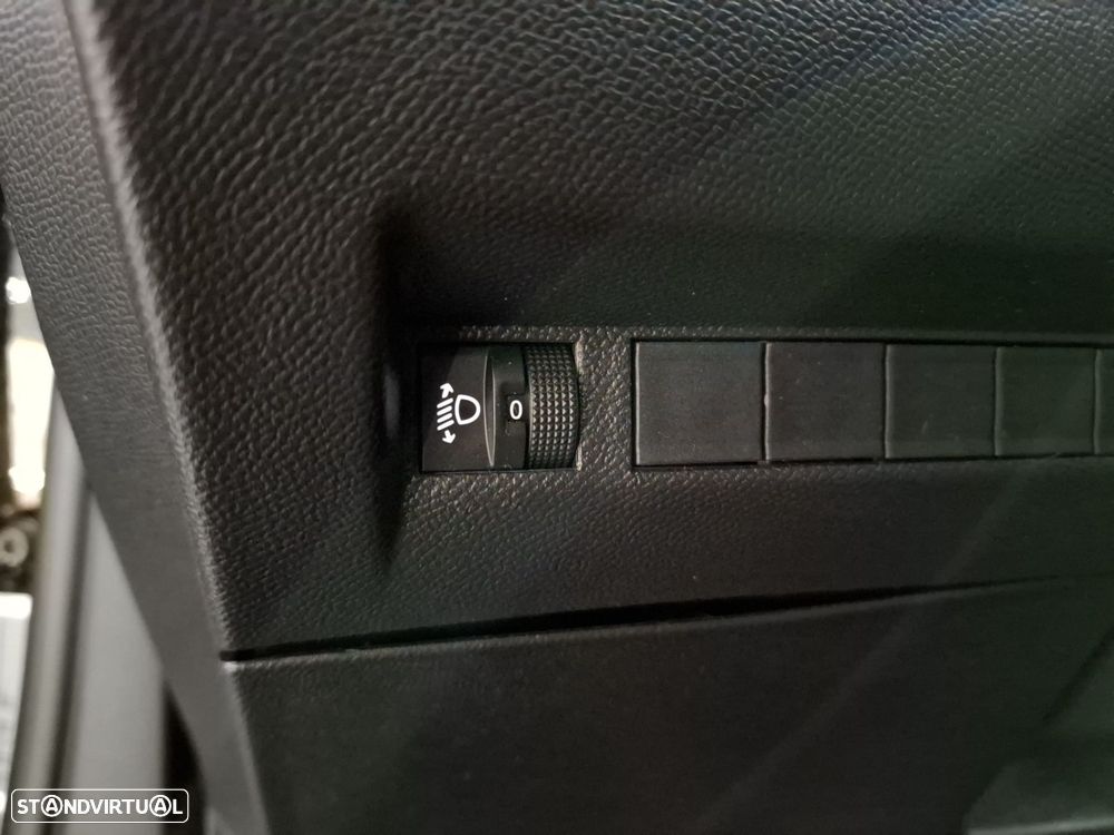 Peugeot 2008 1.2 PureTech Active - 21