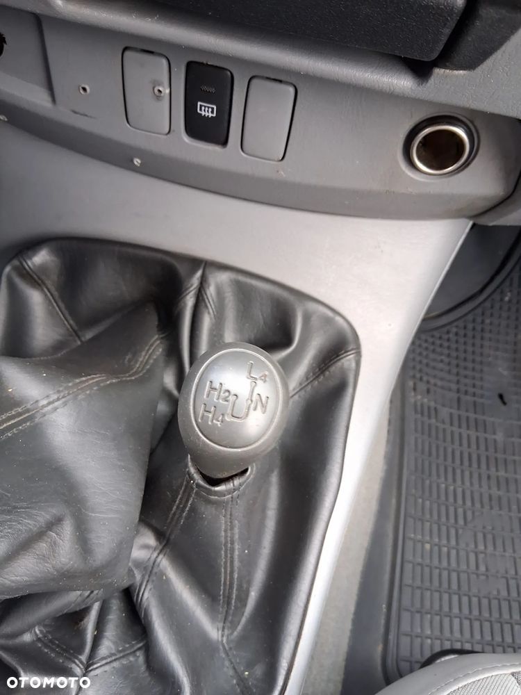 Toyota Hilux 2.5 D-4D DLX - 11