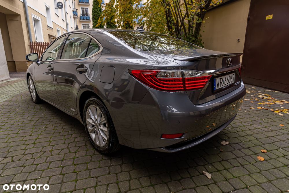 Lexus ES - 7